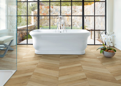 Suelo porcelánico efecto madera baños