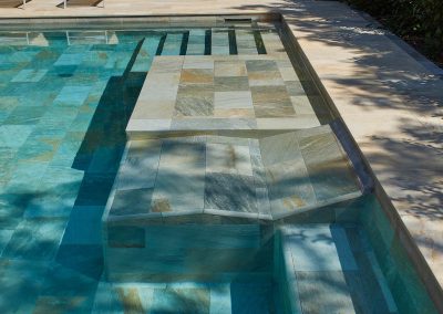 Piscina con cerámica de Rosa Gres