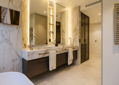 Baño completo con cerámica mármol